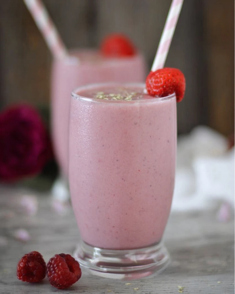 Valentine’s Day Very Berry Healthy Smoothie