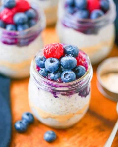 Blueberry-Swirl-Protein-Overnight-Oats-Recipe