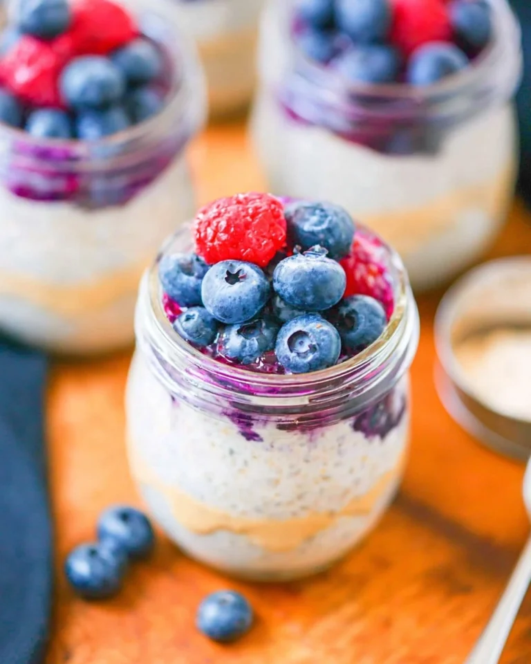 Blueberry-Swirl-Protein-Overnight-Oats-Recipe